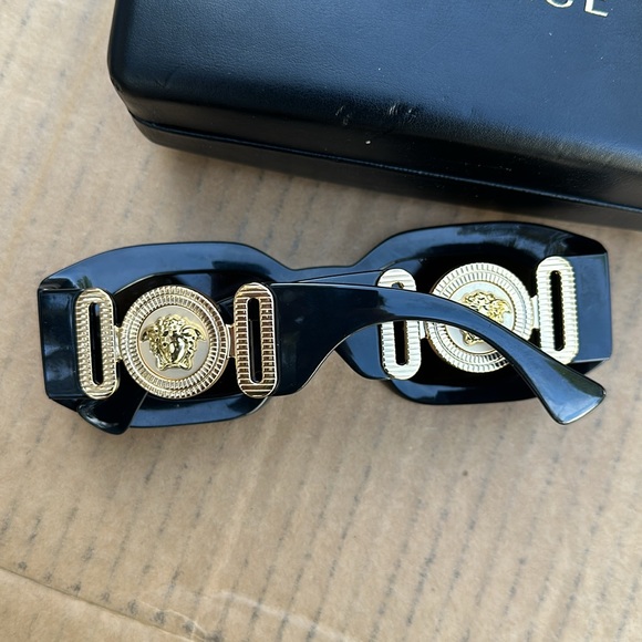 VERSACE - Picture 4 of 7